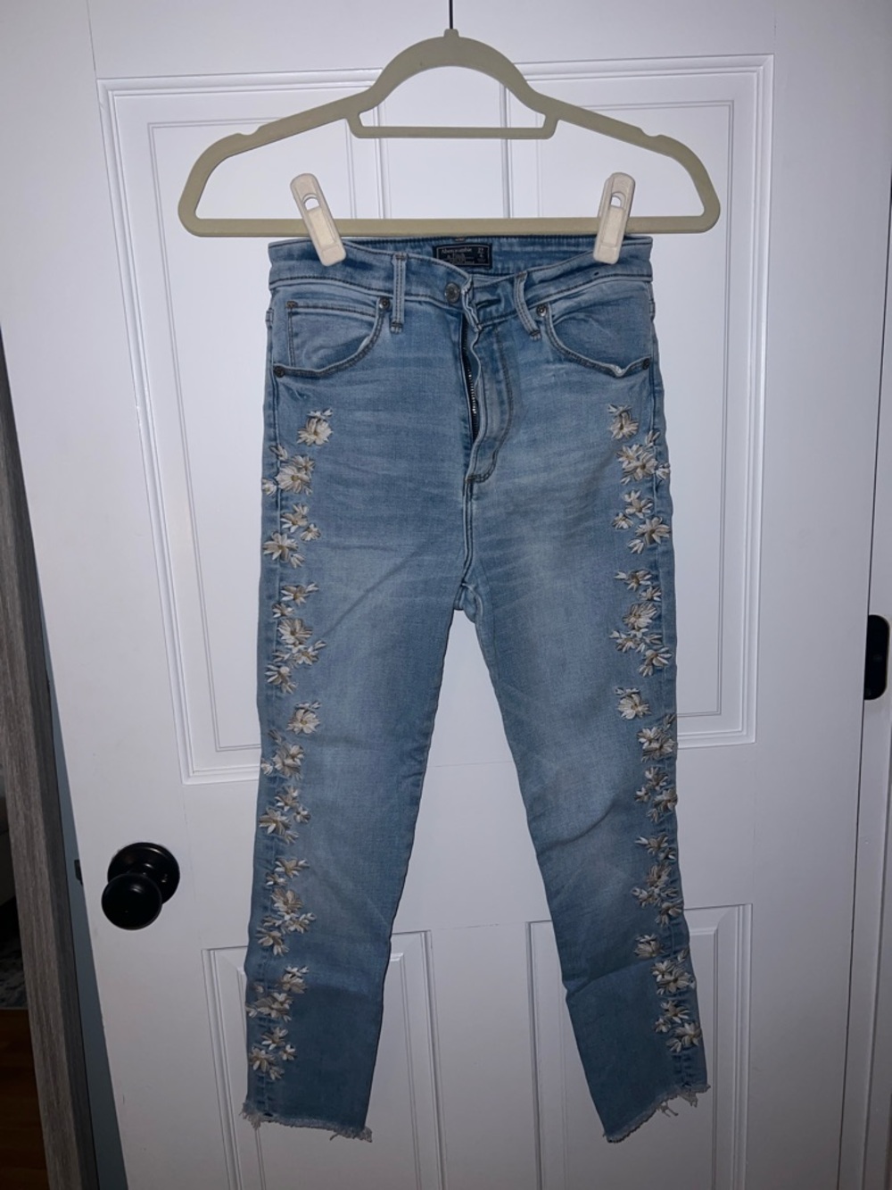 Abercrombie & Fitch Light Blue High-Rise Skinny Jeans with Floral Embroidery